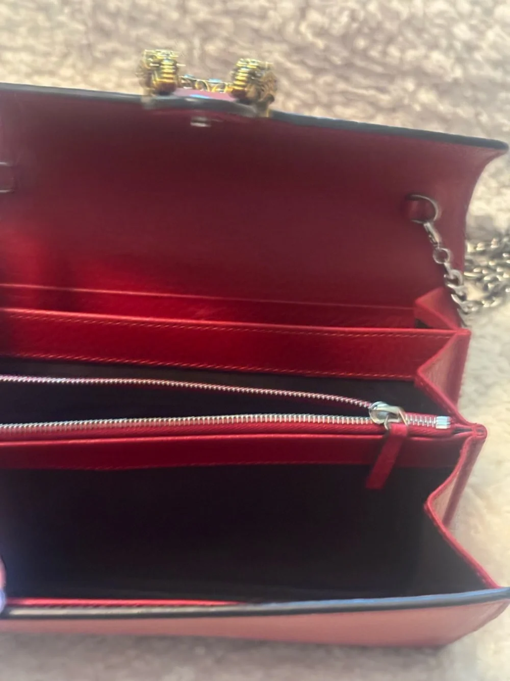 Gucci Red Pebbled Leather Shoulder Bag with Gold-Tone and jeweled closure. - Picture 2 of 6